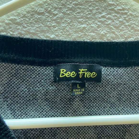 Bee free Cropped Sweater Vest - Picture 2 of 3